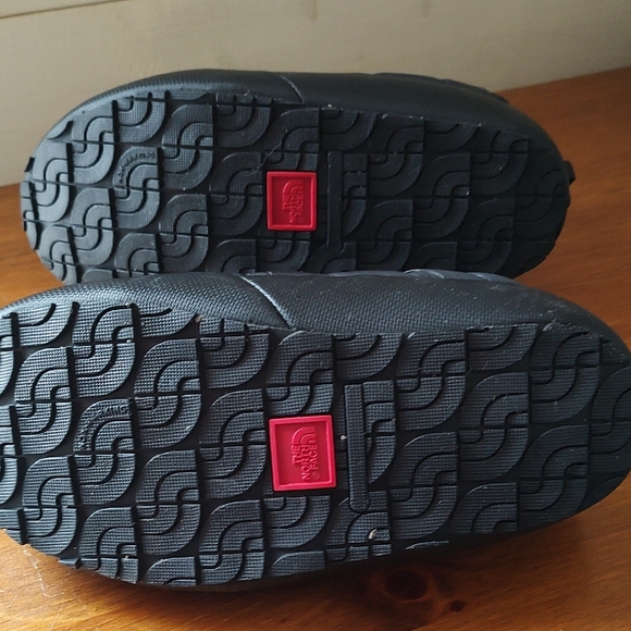 The North Face Quilted Black Slippers Indoor/Outdoor Boots - Picture 4 of 6